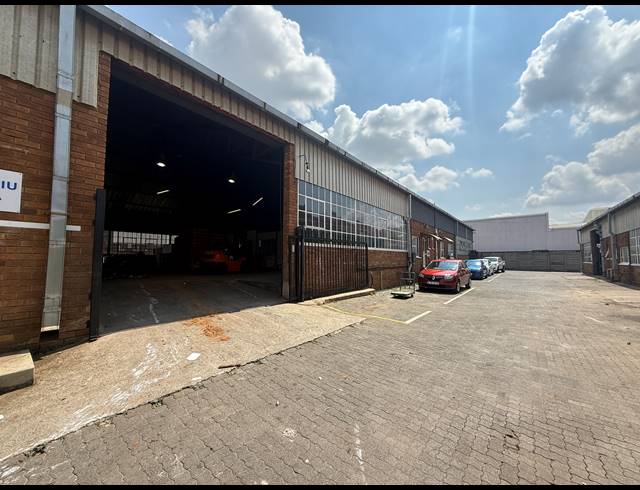 1,265M² WAREHOUSE TO LET IN JET PARK